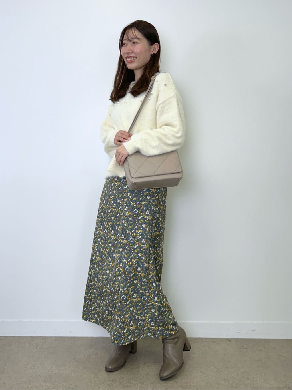 shionさんの「SHOO･LA･RUE｜大人きらめく ふわふわパール調ニット」を使ったコーディネート