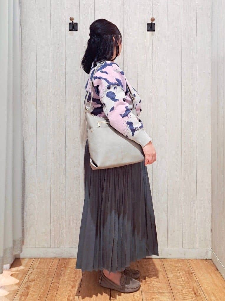 kotomiさんの「SHOO･LA･RUE｜【洗濯機可/S-LL】1枚で華やかに ラメ入りニュアンス柄ニット」を使ったコーディネート
