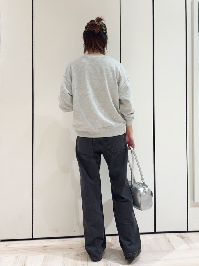 ｓａｔｏｍｉさんの「SHOO･LA･RUE｜【S-LL】カジュアルすぎない大人のフォト刺繍裏毛スウェット」を使ったコーディネート