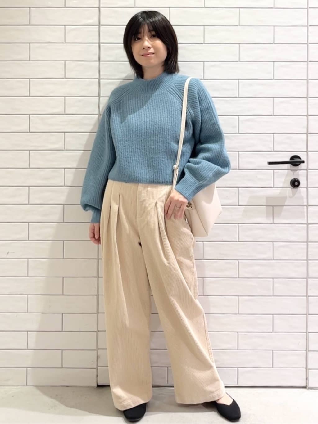 しおりさんの「OPAQUE.CLIP｜MIXミドルゲージショートあぜニット【洗濯機OK】」を使ったコーディネート