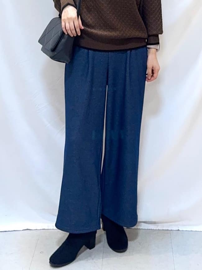 𝐇𝐢𝐫𝐨𝐦𝐢さんの「SHOO･LA･RUE｜【高レビュー】デニム見え 裏起毛ワイドパンツ」を使ったコーディネート