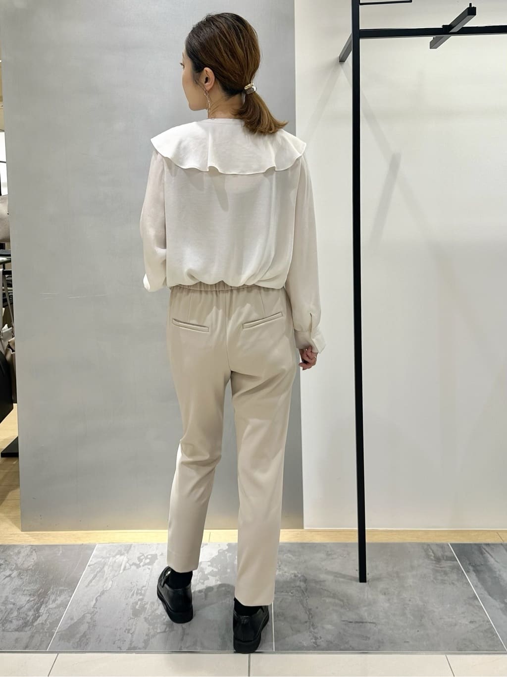 MAIさんの「INDIVI｜【洗える】ラッフルサテンブラウス」を使ったコーディネート