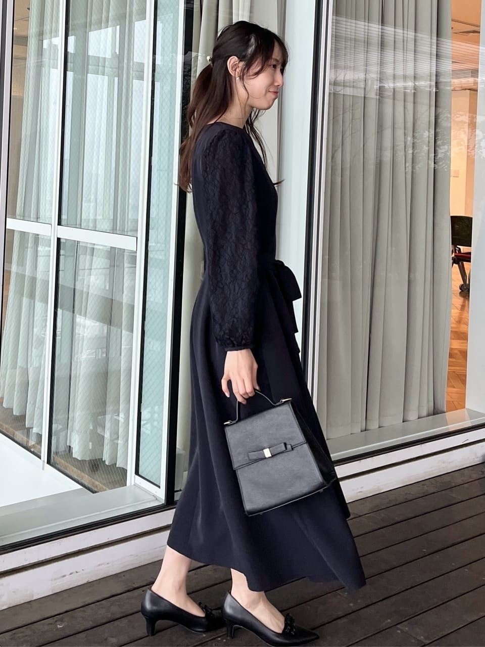 はばさんの「Couture brooch｜【ハレの日・通勤】レース袖タックフレアワンピース」を使ったコーディネート
