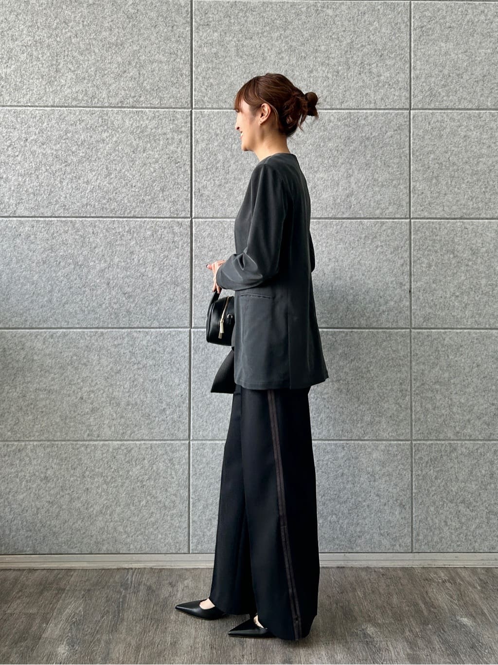 harunaさんの「CODE A｜line zip trousers」を使ったコーディネート
