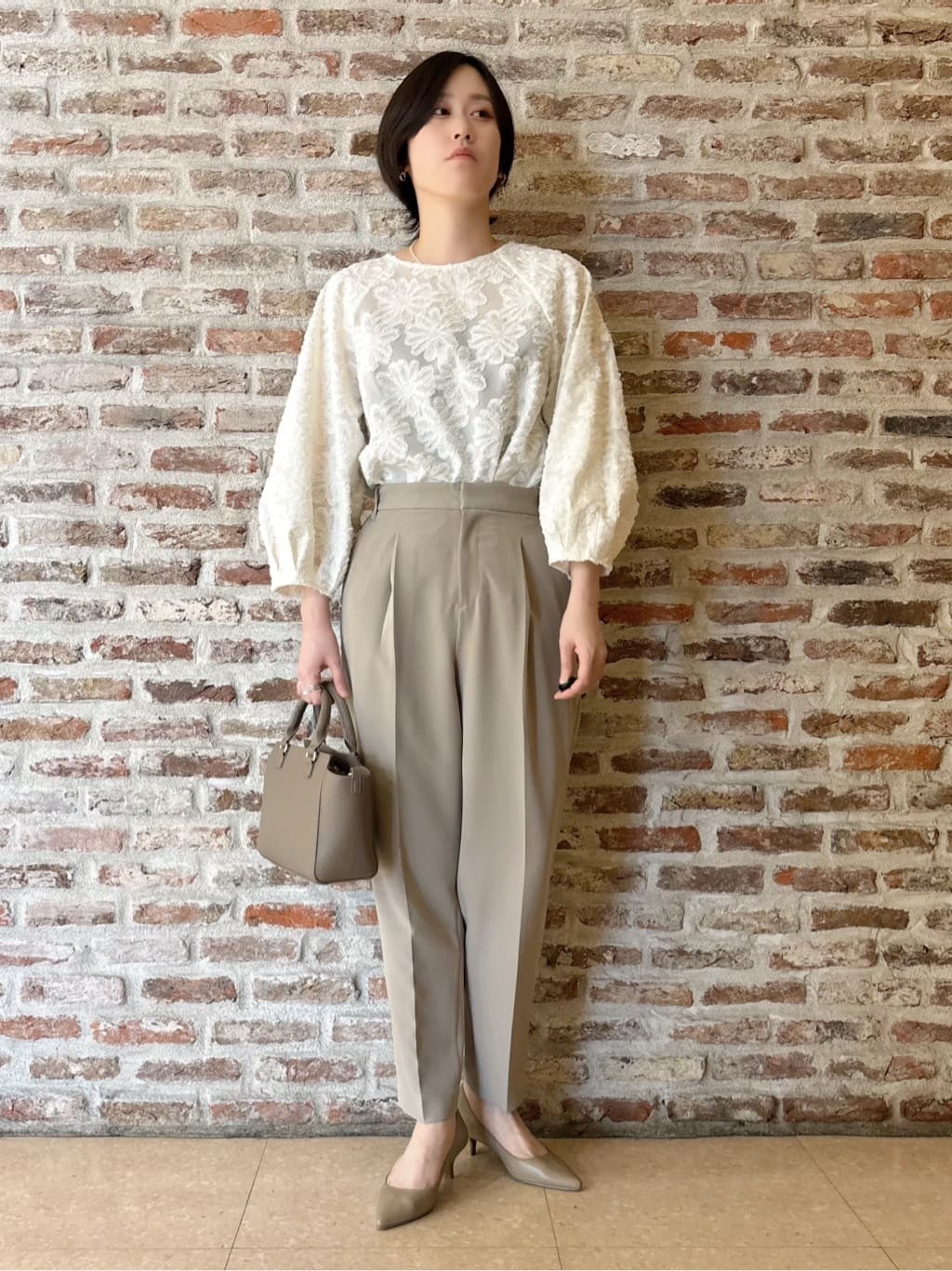 しばさんの「THE SHOP TK｜【通勤・きちんと見えに】ダブルクロス ペプラムジレ/セットアップ可」を使ったコーディネート
