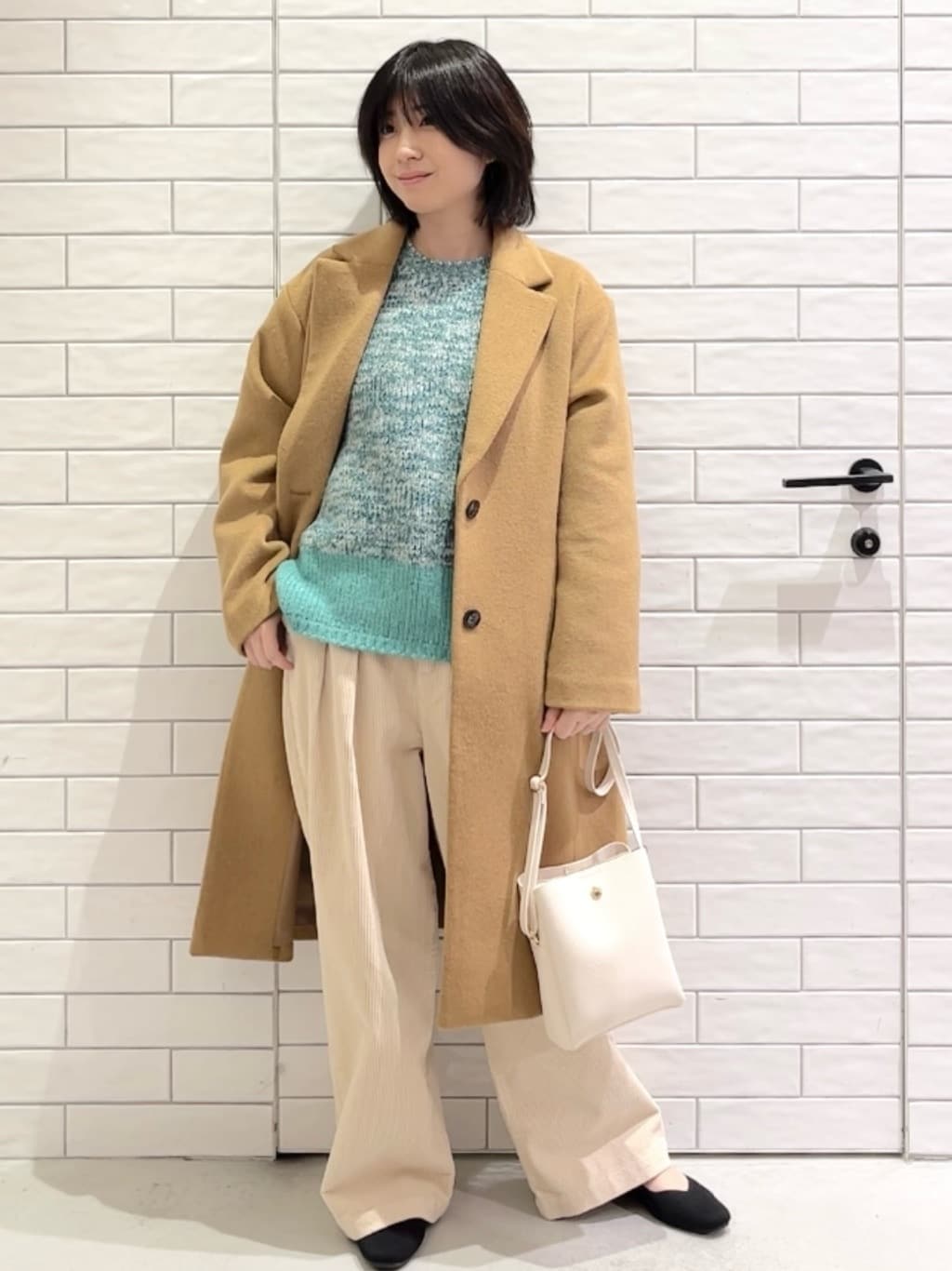 しおりさんの「OPAQUE.CLIP｜カシミヤブレンドウールチェスターコート」を使ったコーディネート
