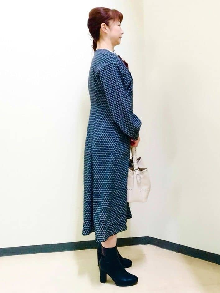 花さんの「Reflect｜【通勤/お出かけ◎】ジオメプリントクラシカルワンピース」を使ったコーディネート