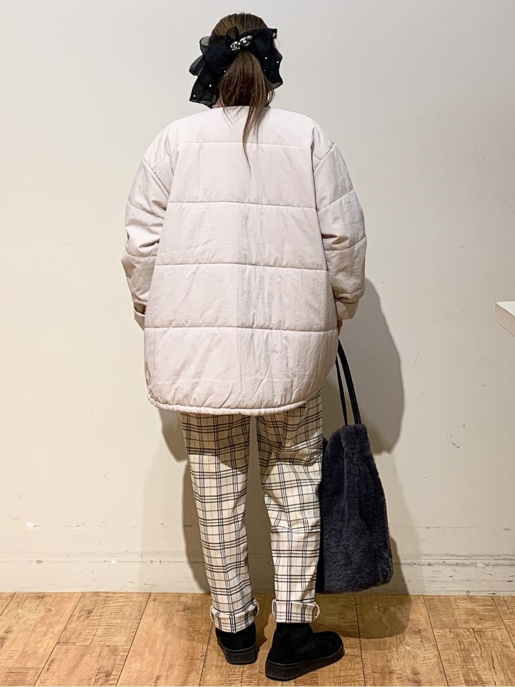 MEGさんの「SHOO･LA･RUE｜【2点セット/洗濯機可/S-LL】着回しがきく もちもちハイネックニット+裾シャツインナー」を使ったコーディネート