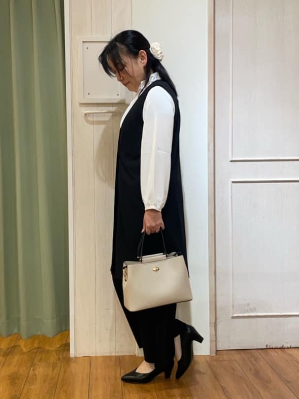 ke-yさんの「SHOO･LA･RUE｜【洗濯機可/セットアップ可/S-3L】きちんと楽に。カットジョーゼット ロングジレ」を使ったコーディネート