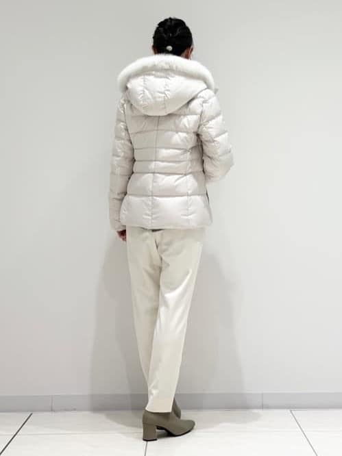 kayoさんの「INDIVI｜【名品／撥水／抗菌防臭】ショート丈リサイクルダウンコート」を使ったコーディネート