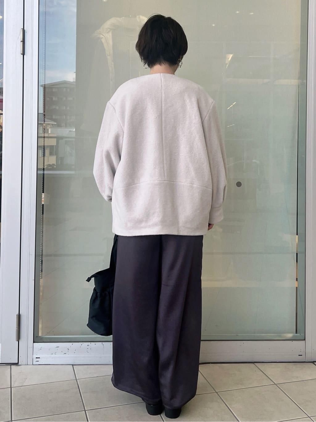 yo-koさんの「OPAQUE.CLIP｜コード刺繍裏毛プルオーバー【洗濯機OK】」を使ったコーディネート
