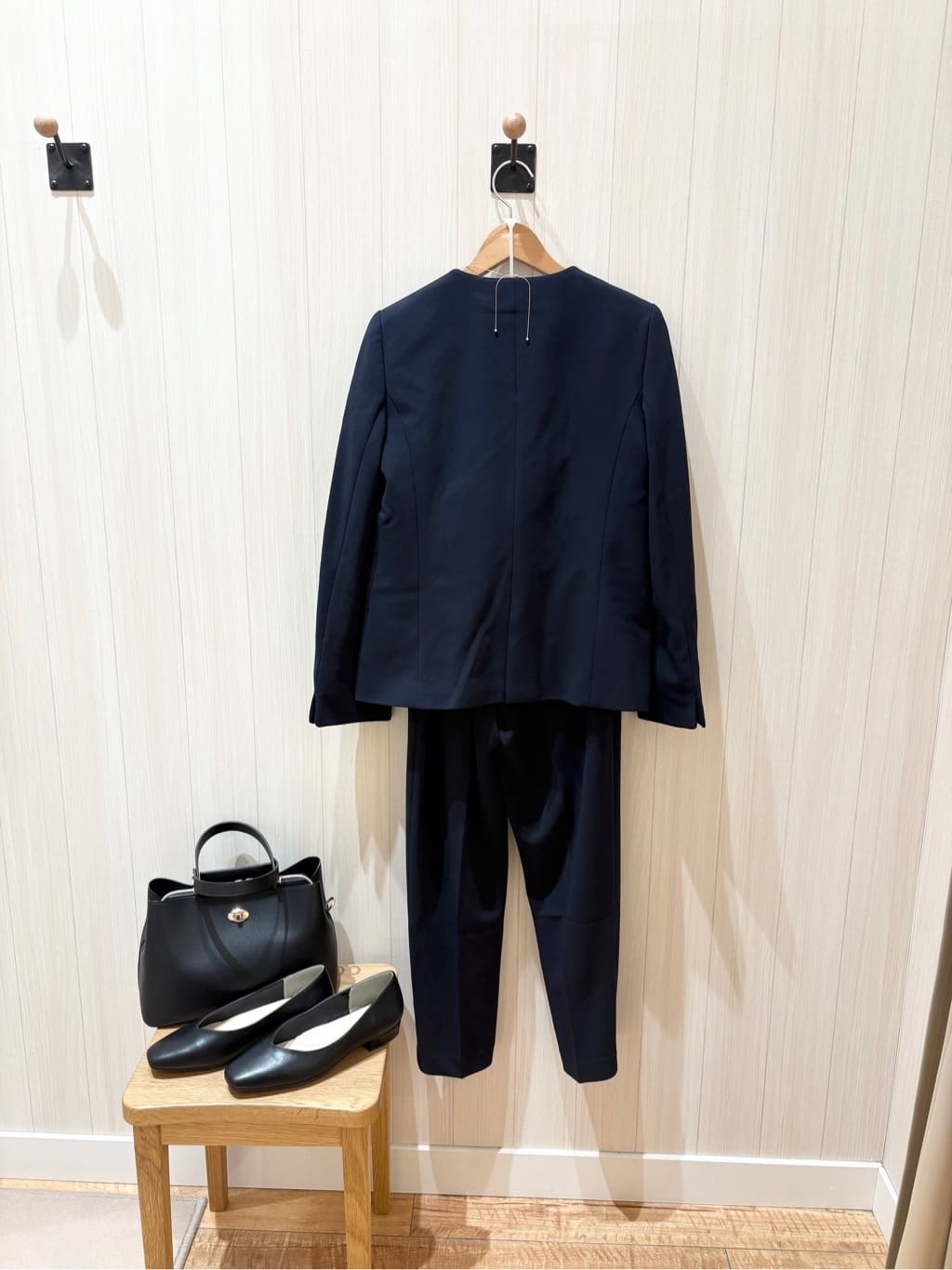 みきさんの「SHOO･LA･RUE｜【洗濯機可/セットアップ可/S-3L】きちんと楽に。カットジョーゼットノーカラージャケット」を使ったコーディネート