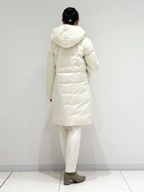 kayoさんの「INDIVI｜【撥水／洗える】ステッチレス ロングダウンコート」を使ったコーディネート