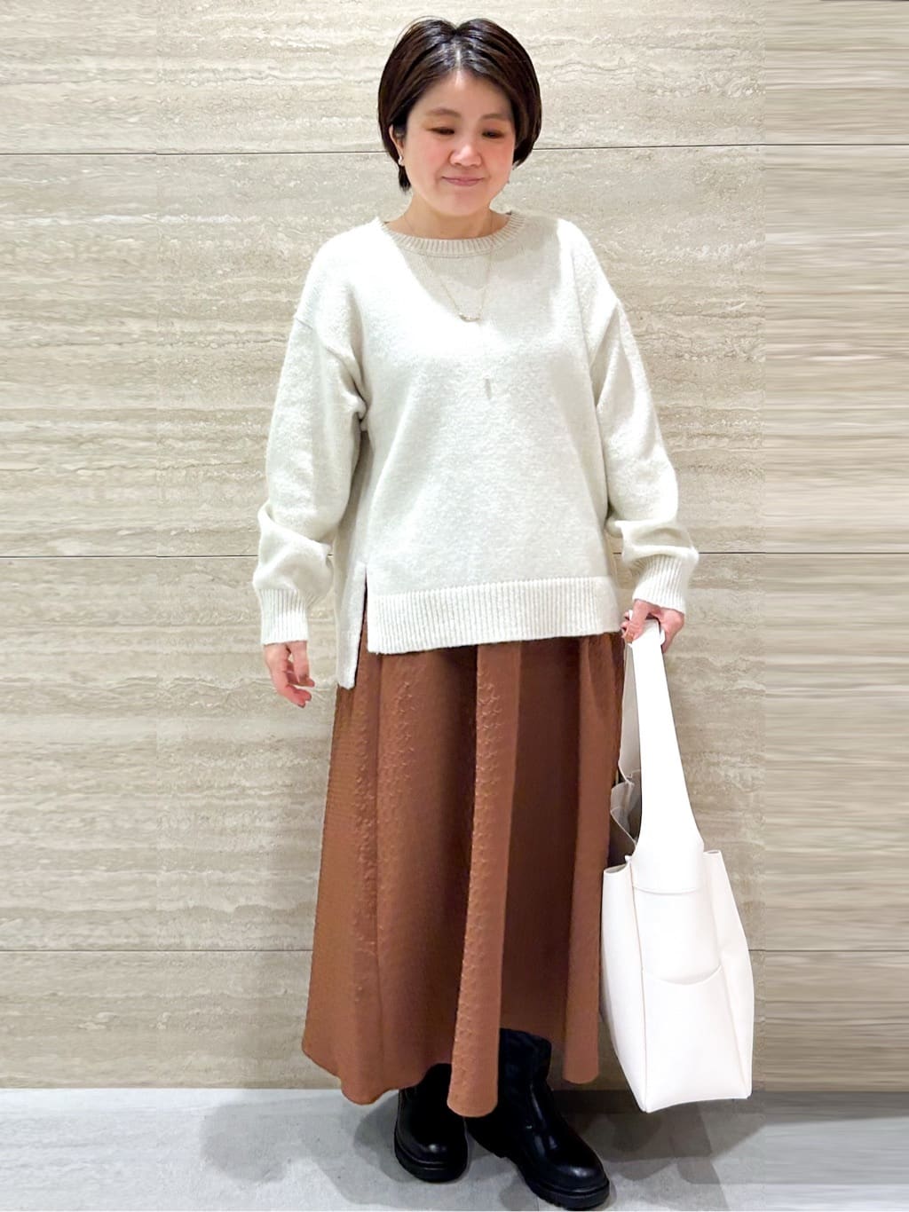 NAMIさんの「OPAQUE.CLIP｜リラクシークルーネックニット【洗濯機OK】」を使ったコーディネート