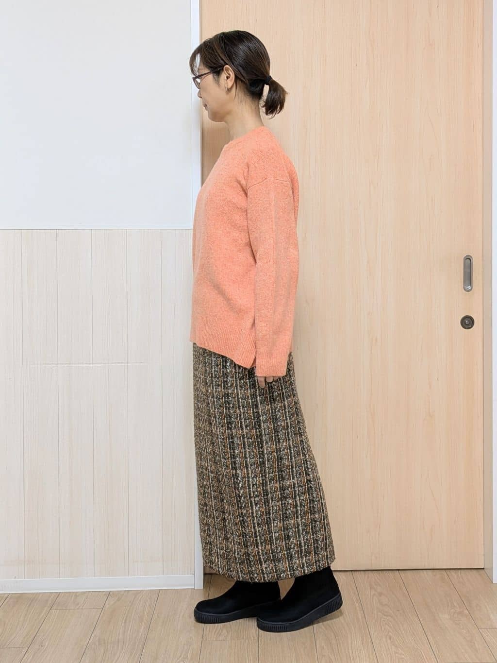 YuAさんの「SHOO･LA･RUE｜【S-LL】ミックスカラーで高見え ラメツイード ナロースカート」を使ったコーディネート