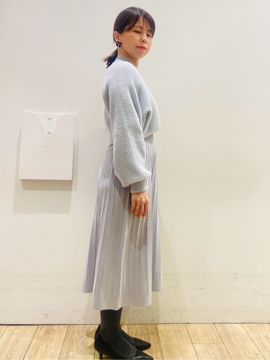 YUKOさんの「index｜ラメフェザープルオーバーセット ニットワンピース【洗濯機OK】《XS～LL》」を使ったコーディネート
