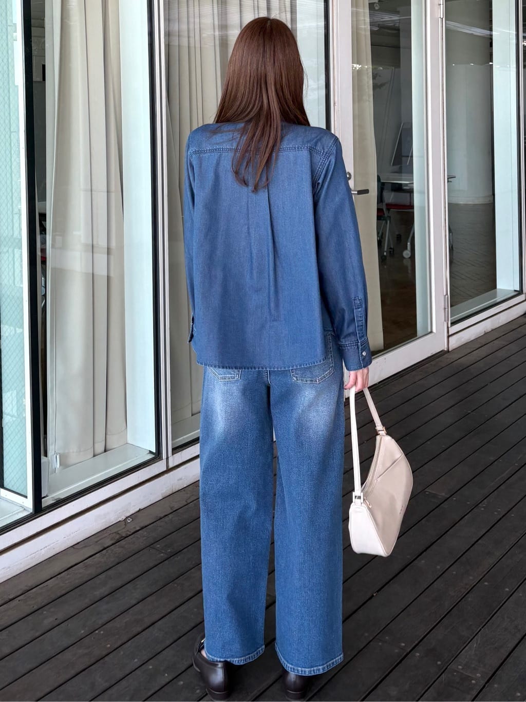 めぐさんの「OPAQUE.CLIP｜セルロース混デニムボウタイブラウス【洗濯機OK】」を使ったコーディネート