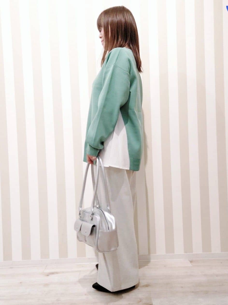 ゆーんさんの「SHOO･LA･RUE｜【洗濯機可/S-LL/体型カバー】横姿もきれい見え スポンディッシュ Aライントップス」を使ったコーディネート