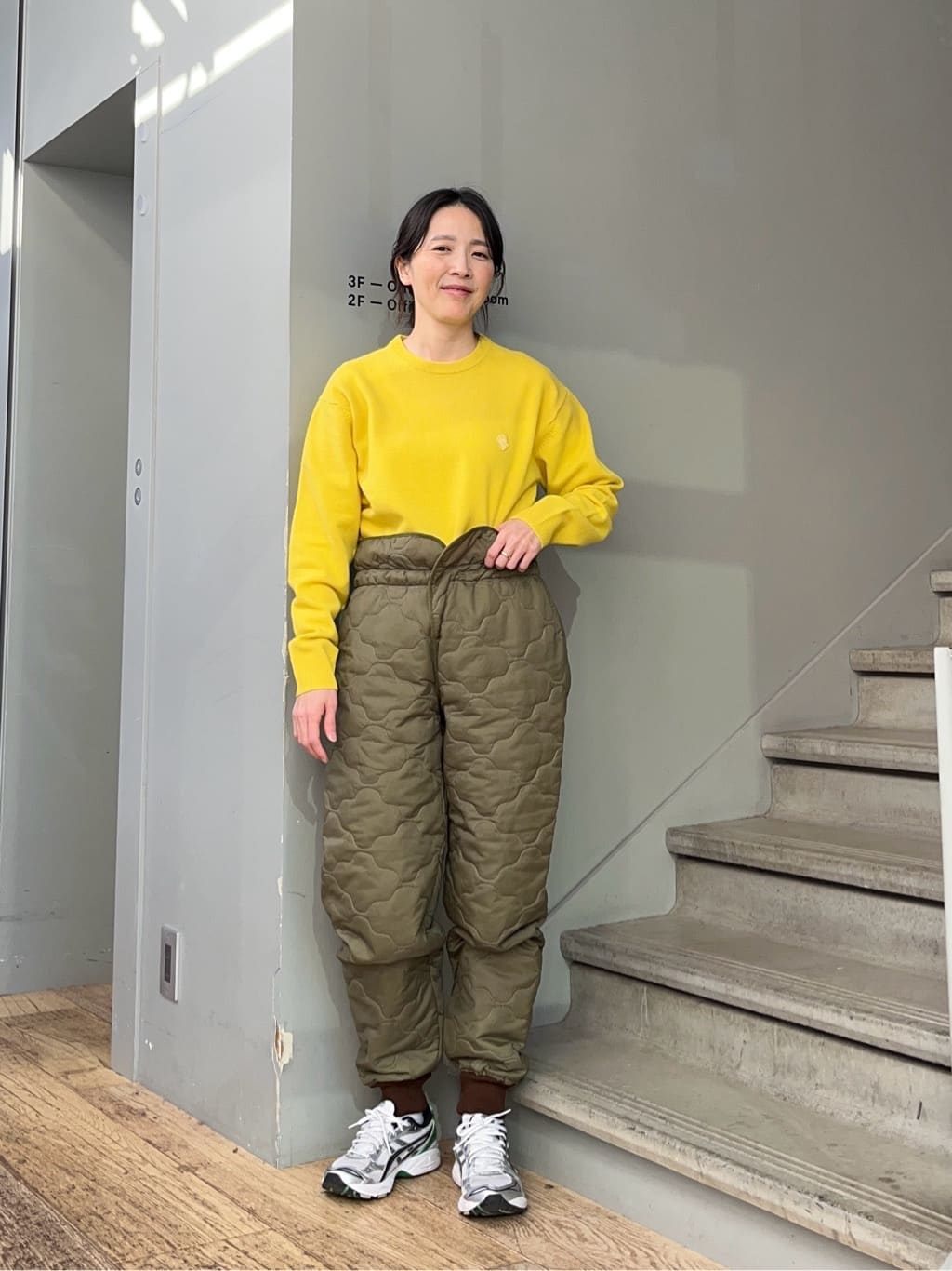 神野（jinno）さんの「TAKEO KIKUCHI｜【Air Palette Knit】ワンポイント カラーニット プルオーバー」を使ったコーディネート
