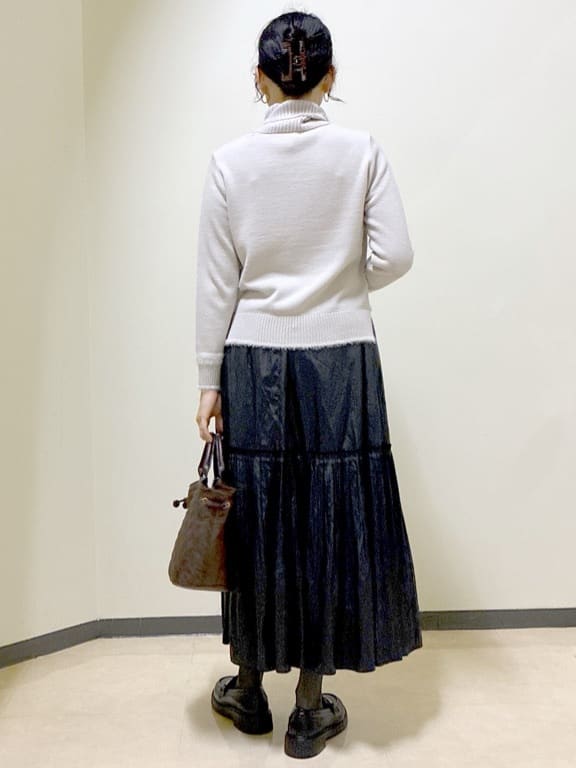  beni_gingerさんの「Reflect｜【ほんのりラメ感◎】ふわふわフェザーヤーンハイネックニット」を使ったコーディネート