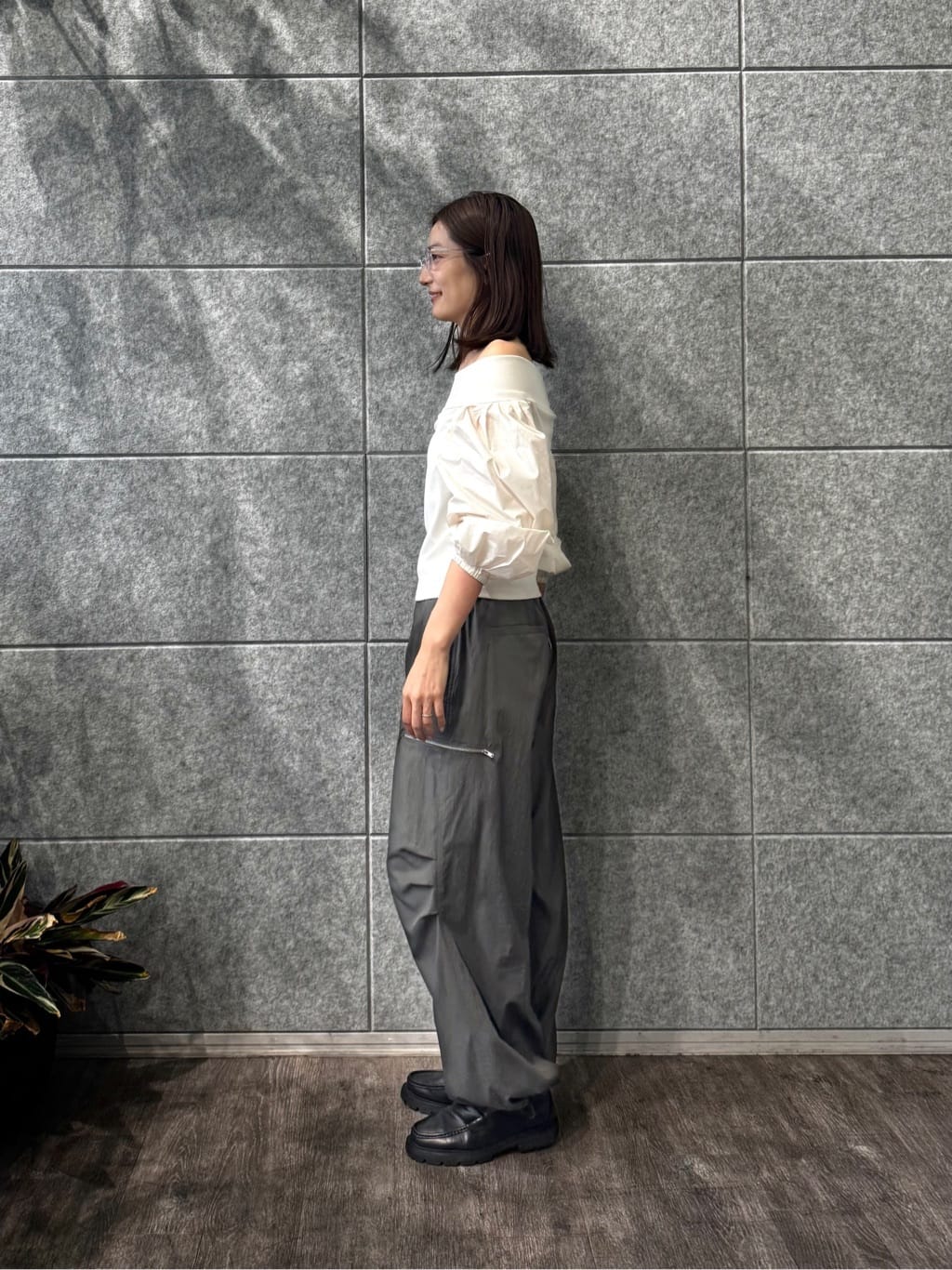 uchi__yamaさんの「CODE A｜puff glow off top」を使ったコーディネート