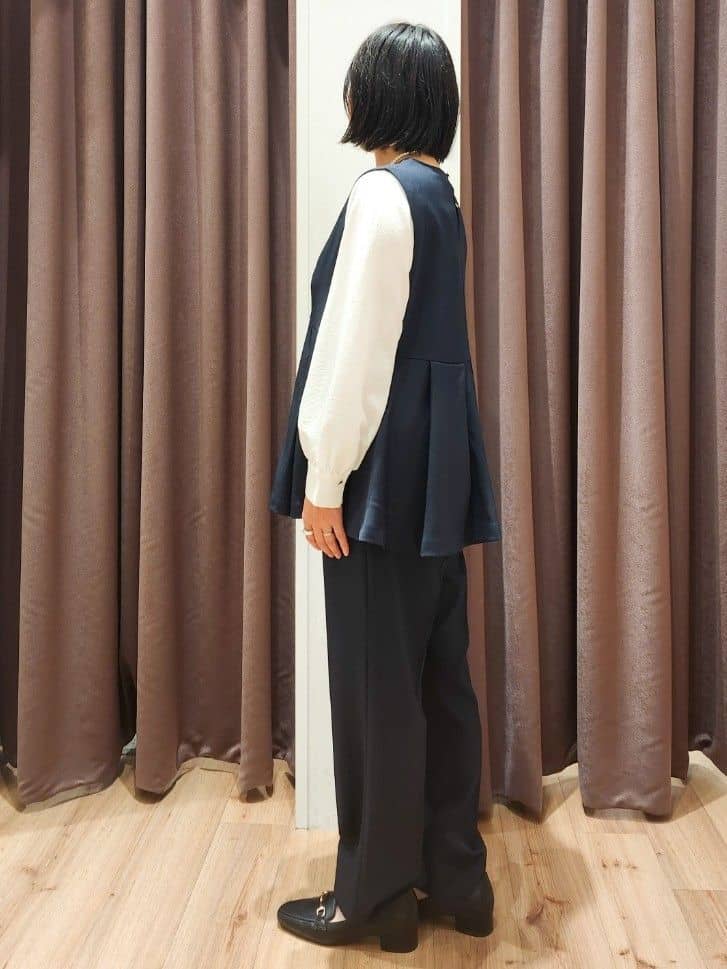 さくさんの「grove｜【マシンウォッシュ/防シワ】袖ドッキングペプラムブラウス【着回しカセット】」を使ったコーディネート