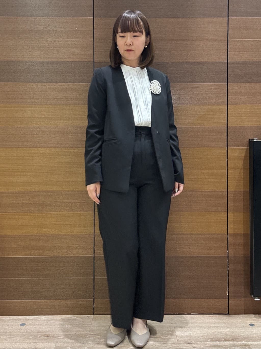 yumeさんの「OPAQUE.CLIP｜《通勤／セットアップ対応》 Vネックジャケット／ダブルクロス【洗濯機OK】」を使ったコーディネート