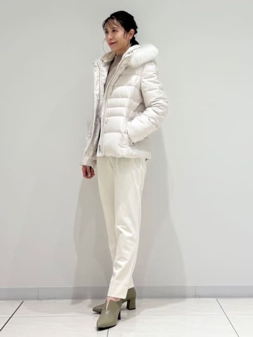 kayoさんの「INDIVI｜【名品／撥水／抗菌防臭】ショート丈リサイクルダウンコート」を使ったコーディネート