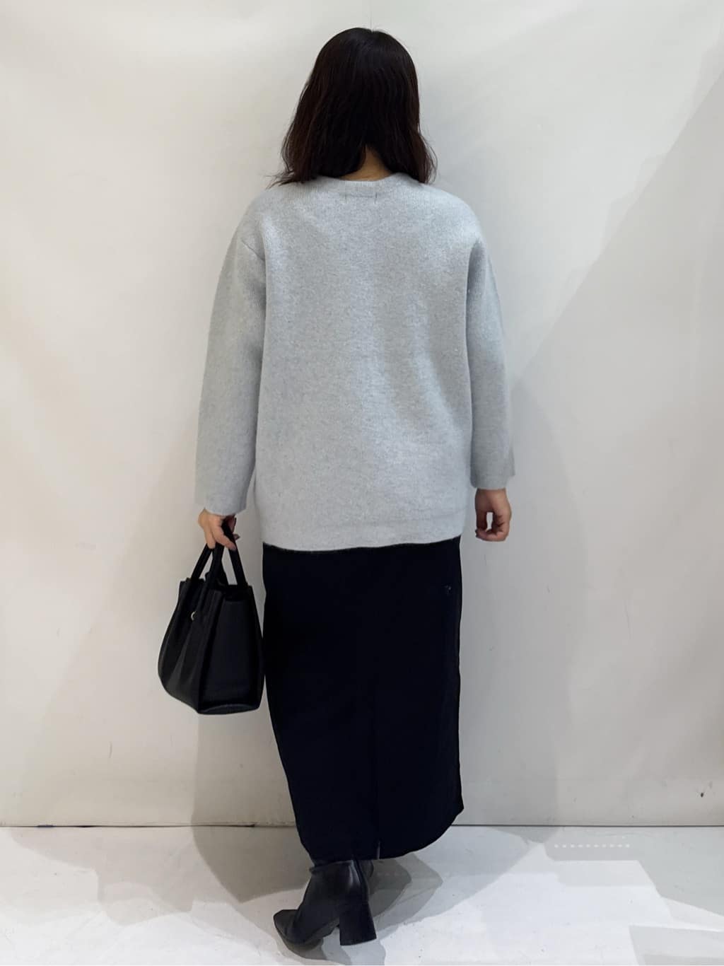 nakkoさんの「OPAQUE.CLIP｜ストレッチタックナロースカート【洗濯機OK】」を使ったコーディネート