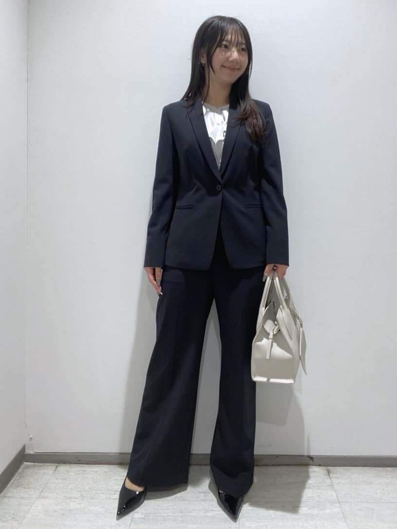 meiさんの「INDIVI｜【ウール混／スーツ】ストレートパンツ」を使ったコーディネート