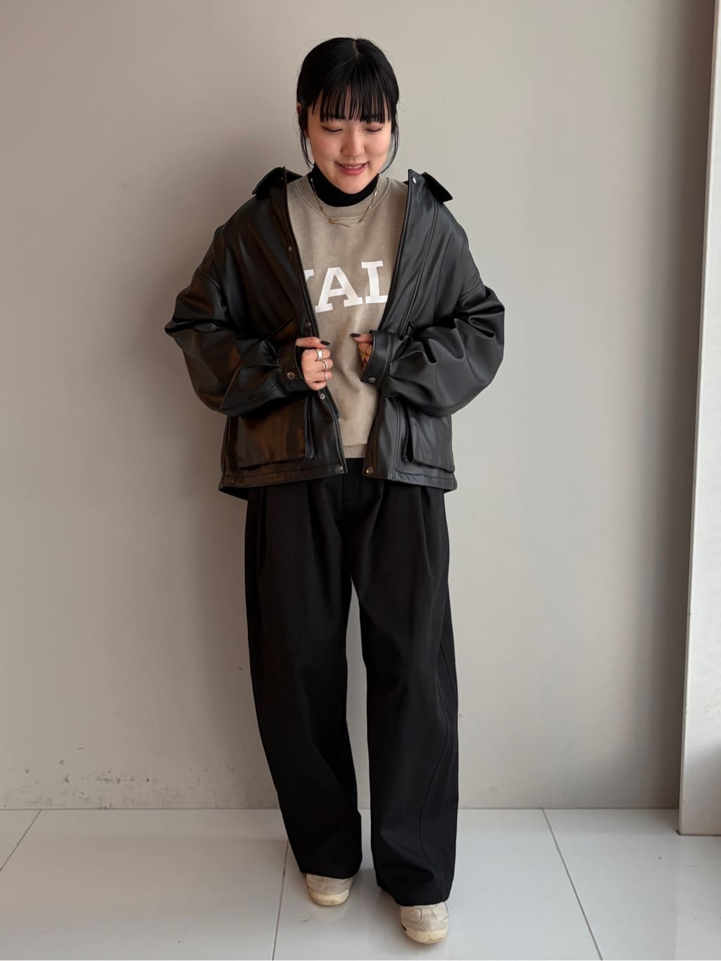 Akutagawaさんの「tk.TAKEO KIKUCHI｜YALEロゴスウェット」を使ったコーディネート