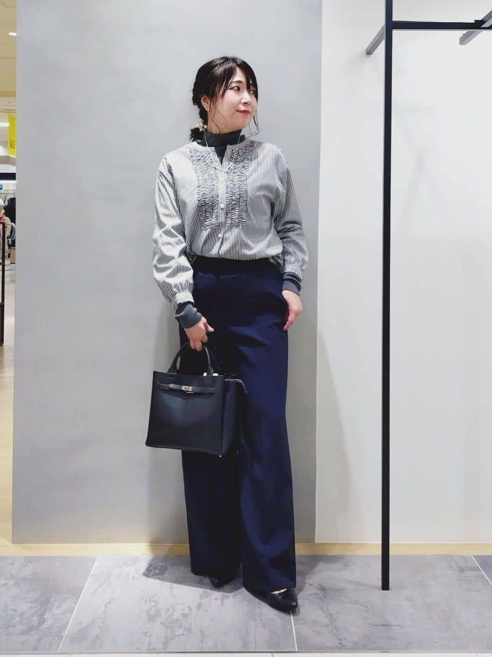 TOMOMIさんの「INDIVI｜【洗える／毛玉になりにくい】エクストラファインウール リブタートルニット」を使ったコーディネート