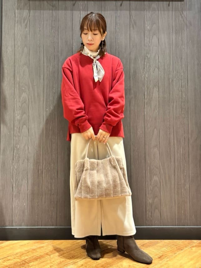 meiさんの「SHOO･LA･RUE｜【あったか/S-LL】シンプルだから使いやすい ガゼット付き 裏起毛スウェット」を使ったコーディネート