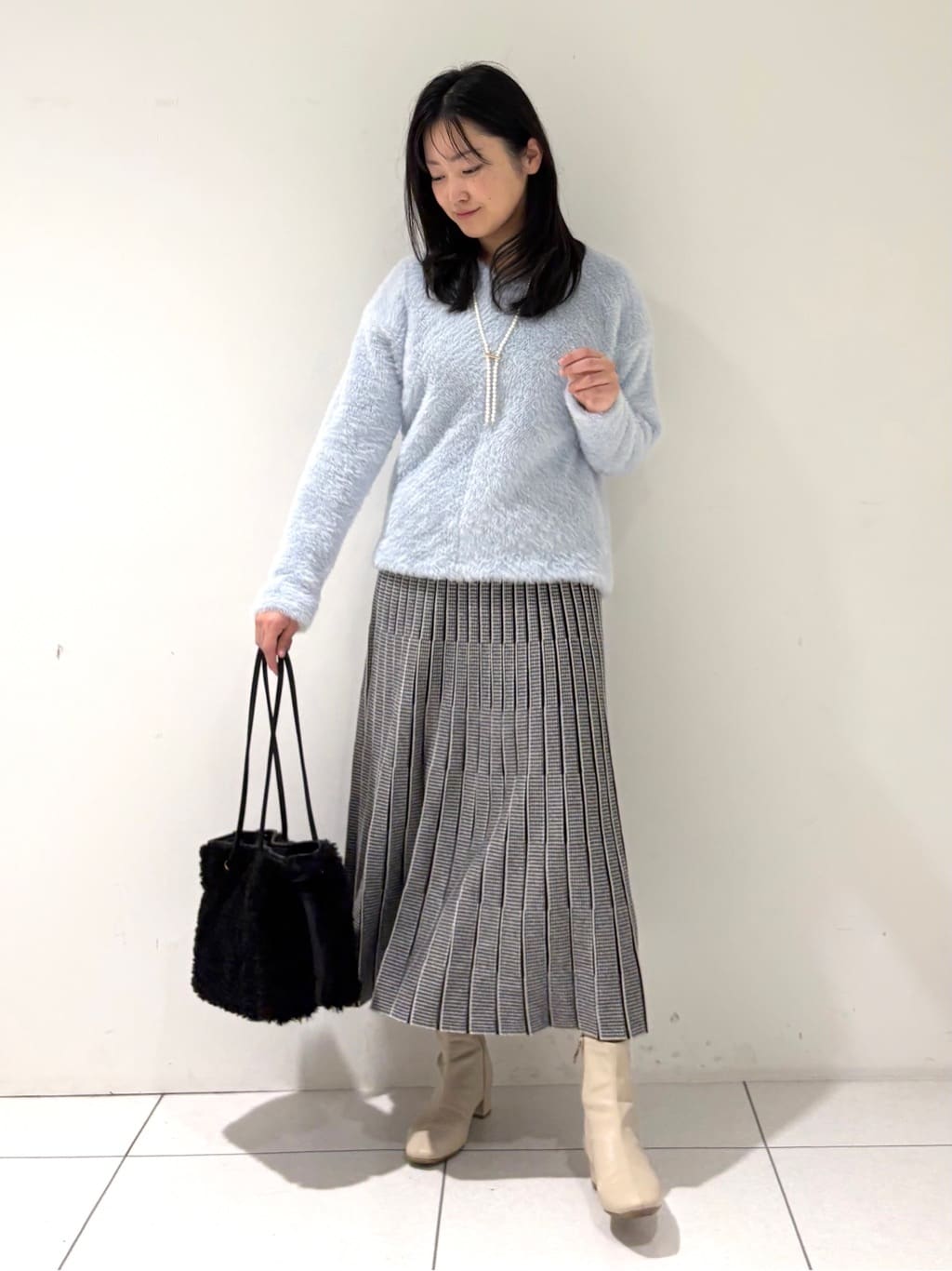 momokoさんの「INDIVI｜【洗える】エアリーシャギートップス」を使ったコーディネート