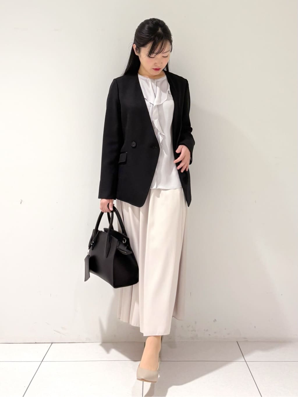 momokoさんの「INDIVI｜【手洗い可／日本製／裏無し／セットアップ可】ツィード見えノーカラージャケット」を使ったコーディネート