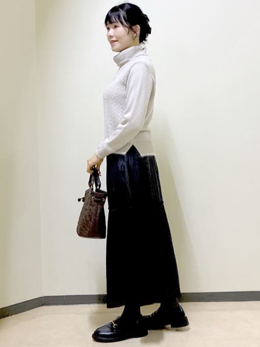  beni_gingerさんの「Reflect｜【ほんのりラメ感◎】ふわふわフェザーヤーンハイネックニット」を使ったコーディネート
