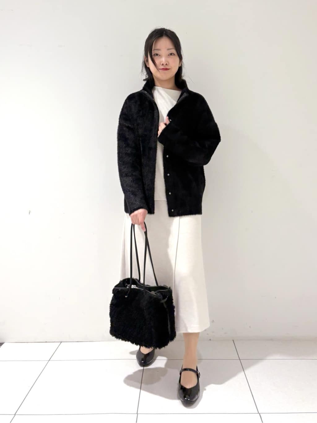 momokoさんの「INDIVI｜スタンドネック シャギーモールニット」を使ったコーディネート
