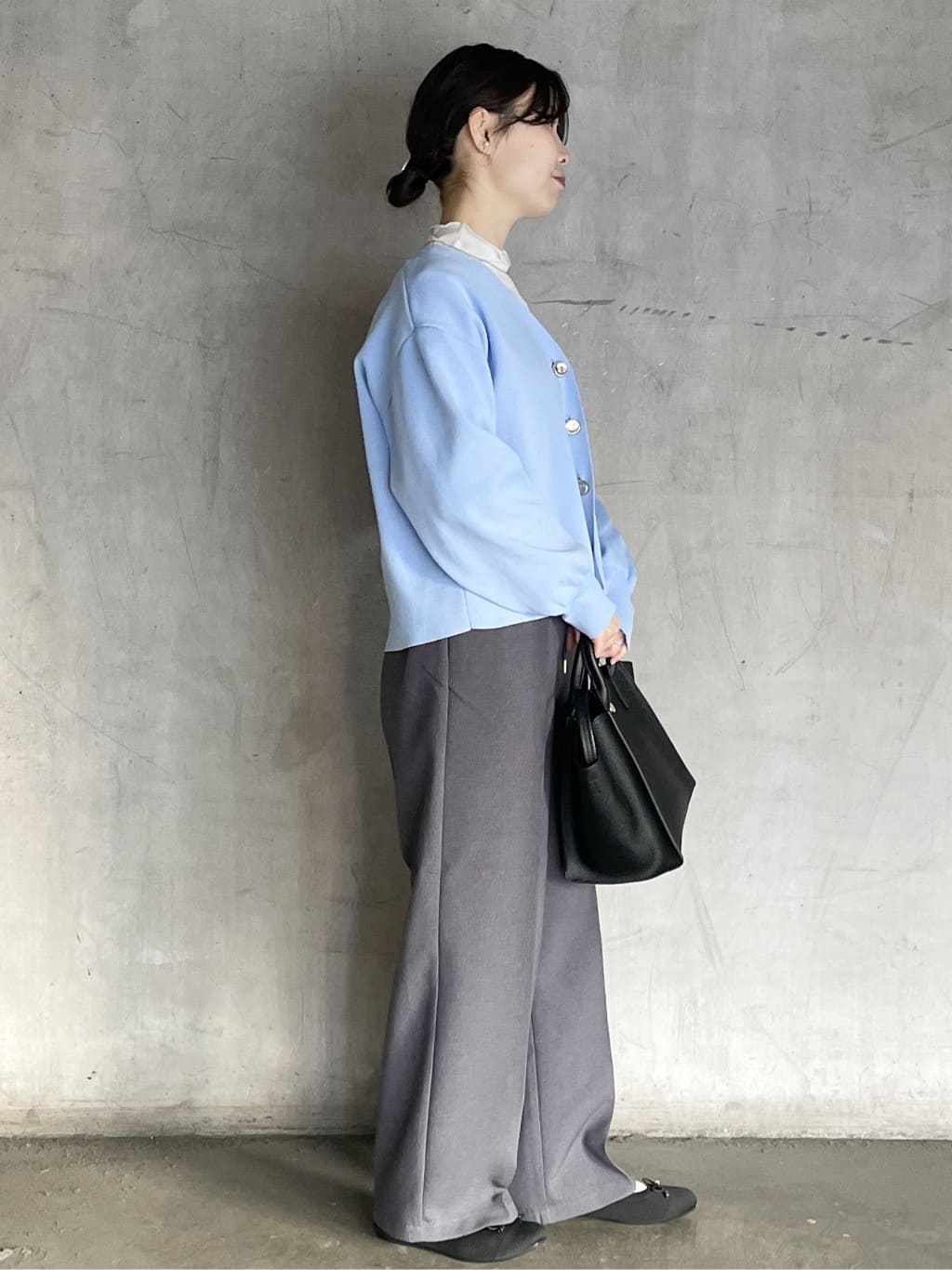 tomokoさんの「OPAQUE.CLIP｜【軽量／2WAY】台形ミドルトートバッグ」を使ったコーディネート