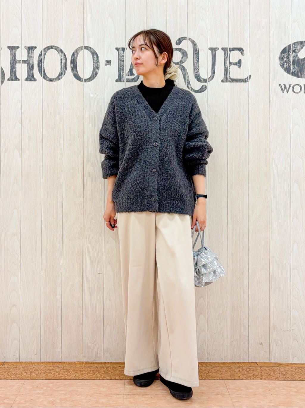 Nakaさんの「SHOO･LA･RUE｜【絶妙なゆるピタ/洗濯機可】ちくちくしにくい リブハイネックやわらかニット」を使ったコーディネート