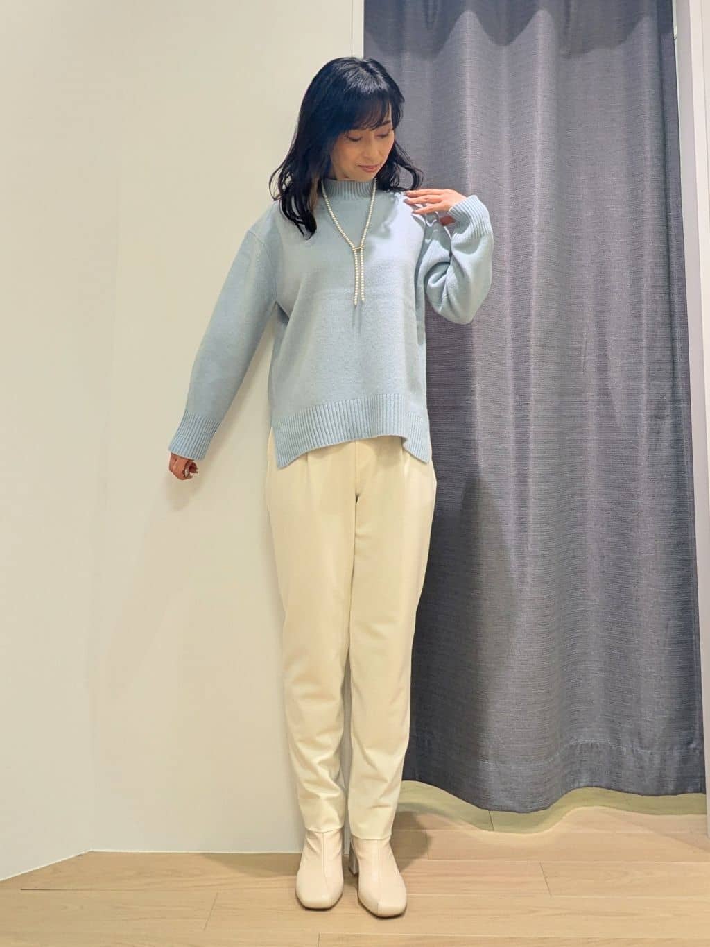 miiさんの「INDIVI｜【冬ニット人気NO．1！／カシミヤ混】ミドルゲージハイネックニット」を使ったコーディネート