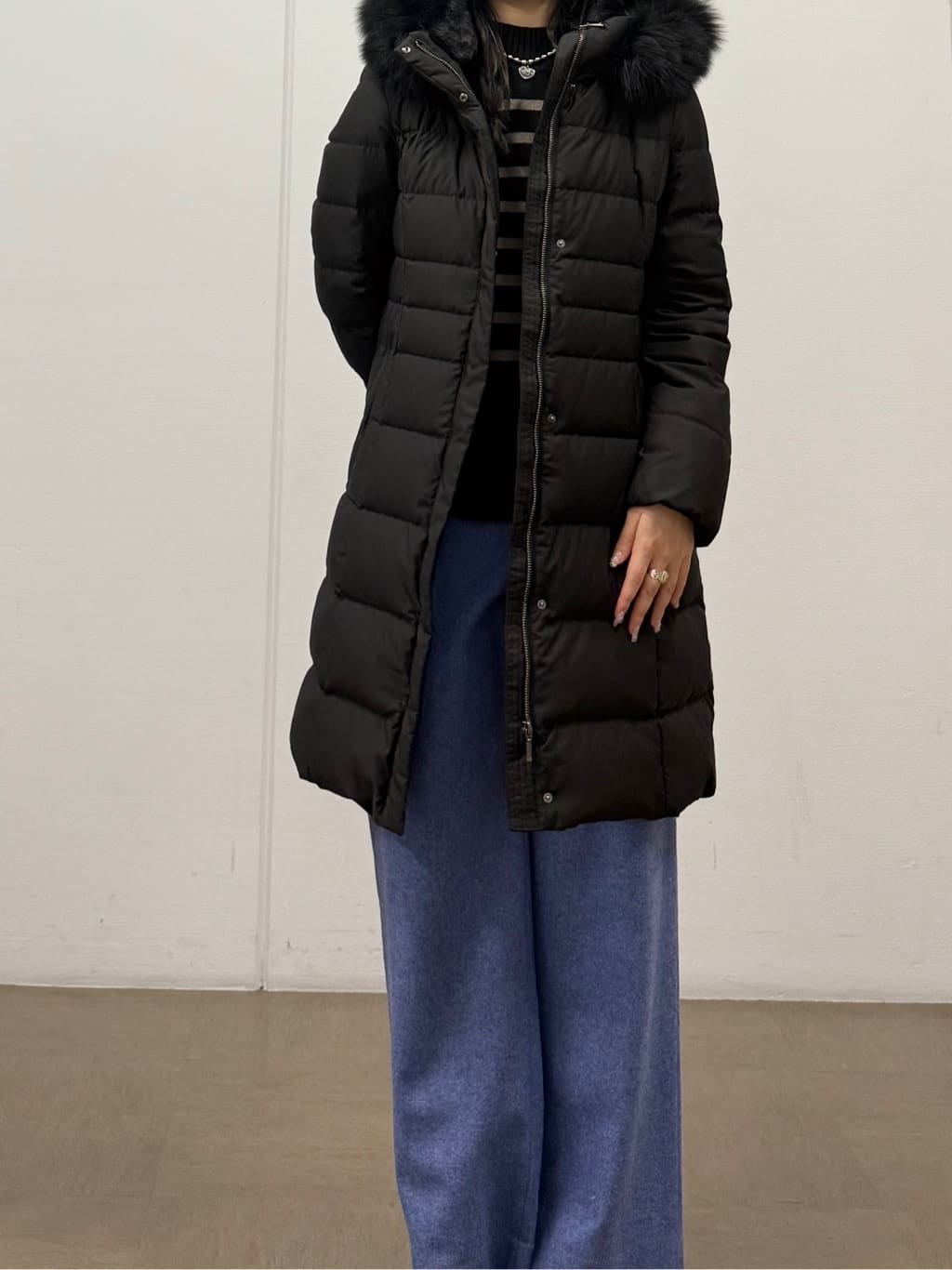 mizukiさんの「INDIVI｜【名品／撥水／抗菌防臭】ロング丈リサイクルダウンコート」を使ったコーディネート