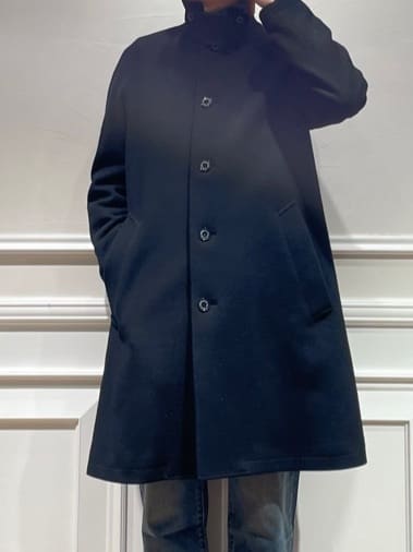 橋本さんの「DRESSTERIOR｜◆【SUPER140&rsquo;sウール】メルトン ステンカラーコート」を使ったコーディネート