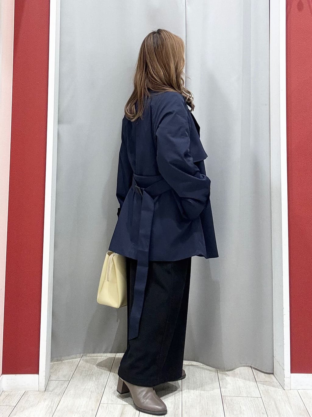 shioさんの「SHOO･LA･RUE｜【S-LL/撥水】通勤やお出かけにも活躍 ミドルトレンチコート」を使ったコーディネート