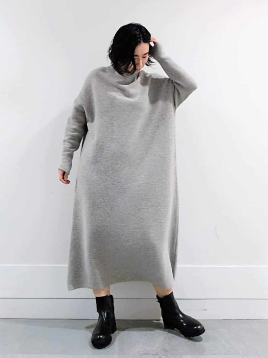 ミズタさんの「UNTITLED｜【ロング丈/ゆったりシルエット】テントライン ニットワンピース」を使ったコーディネート