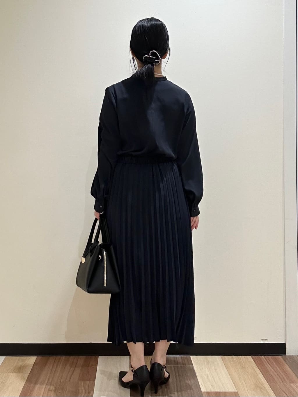 T.eさんの「OPAQUE.CLIP｜《通勤対応》ジョーゼットプリーツワンピース【洗濯機OK】」を使ったコーディネート
