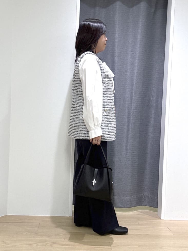 Akiさんの「INDIVI｜【2点セット／洗える】ツイードジレ＆ボウタイブラウス」を使ったコーディネート