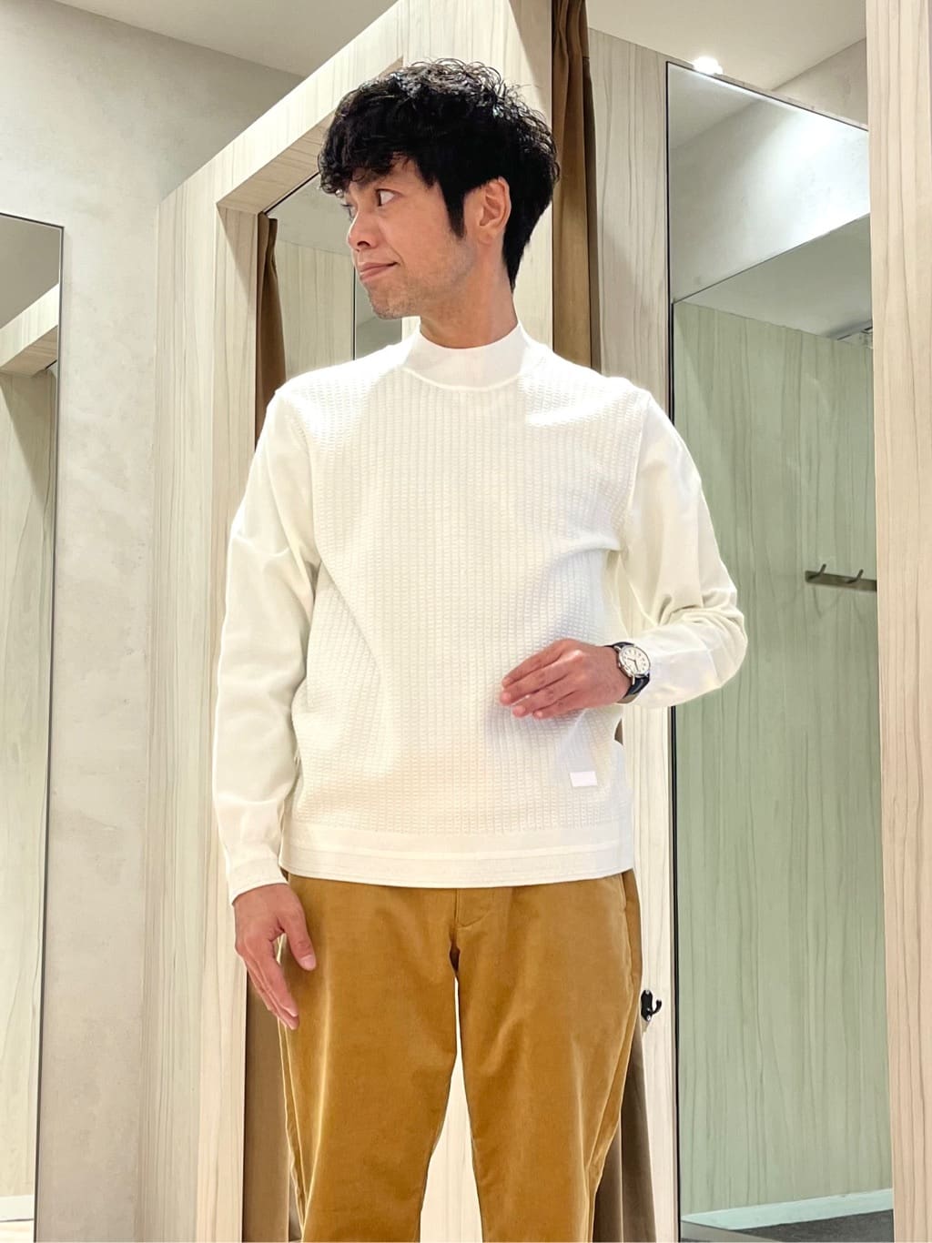 URAさんの「TAKEO KIKUCHI｜アンチピリング ジップアップ ニット」を使ったコーディネート