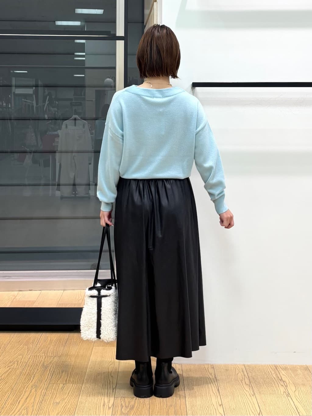 asamiさんの「INDIVI｜【洗える／カシミヤ混】ボトルネック ドルマンスリーブニット」を使ったコーディネート