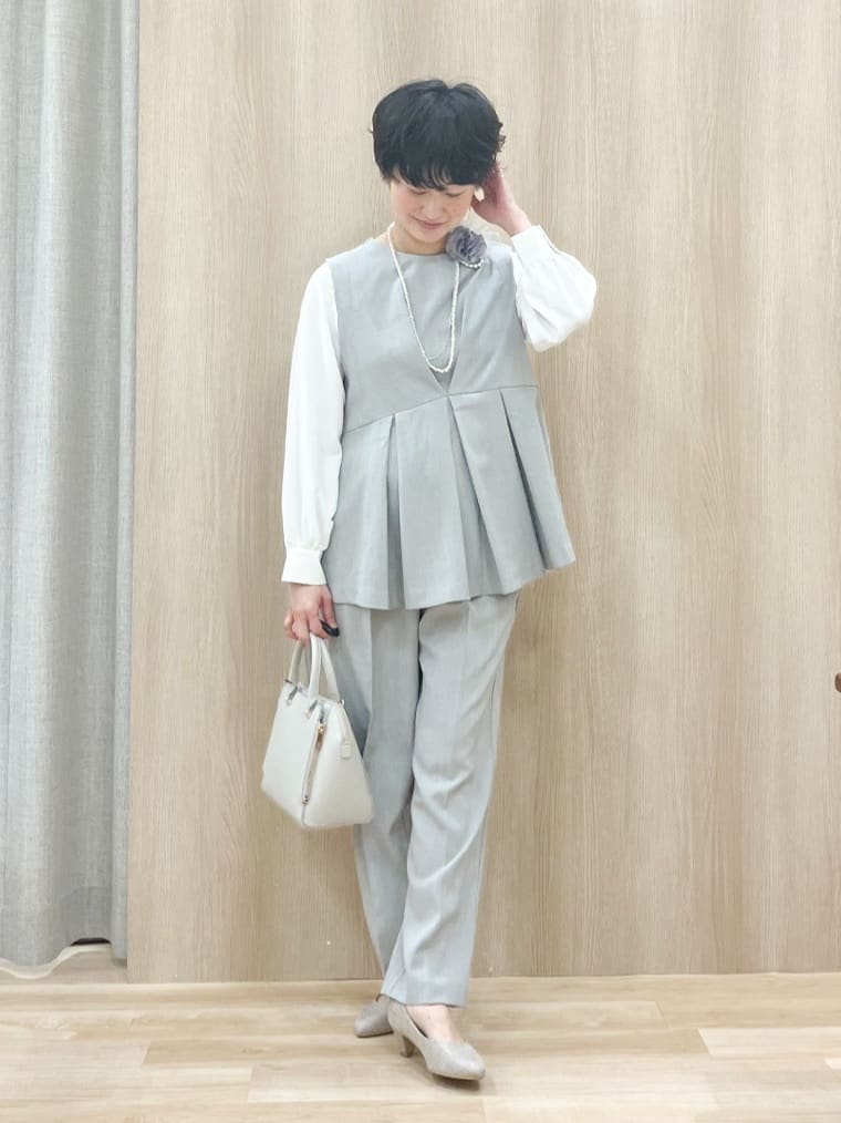 Keiさんの「grove｜【マシンウォッシュ/防シワ】袖ドッキングペプラムブラウス【着回しカセット】」を使ったコーディネート
