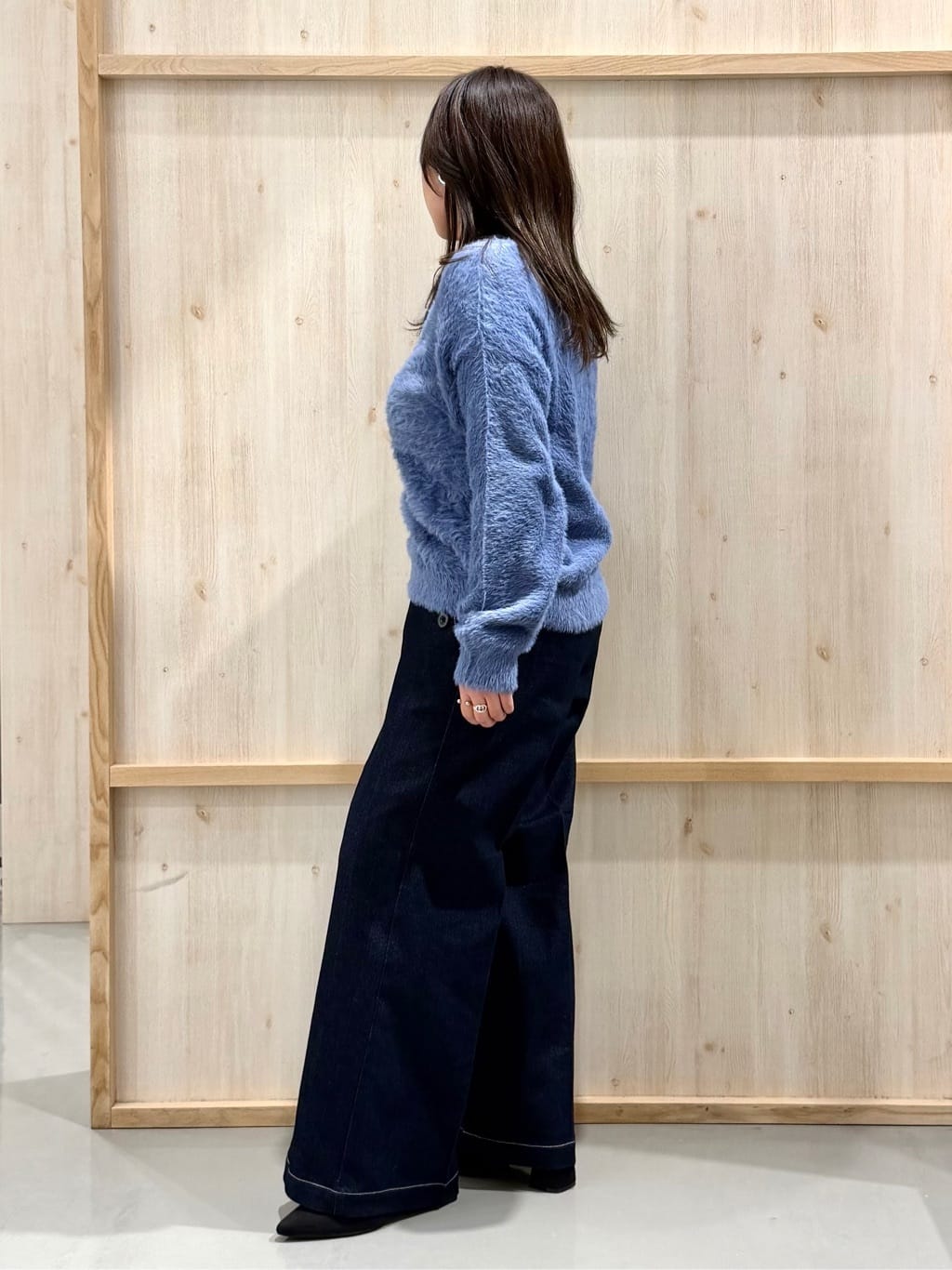 nanaさんの「THE SHOP TK｜【華やかで柔らか】ふわふわフェザーニット/洗える・前後2WAY」を使ったコーディネート